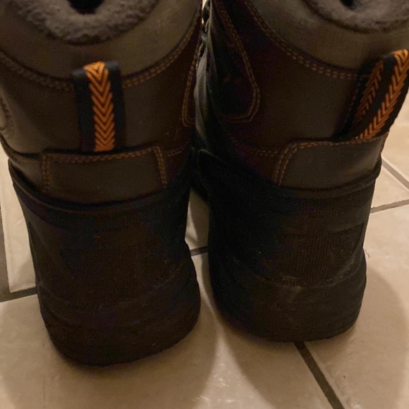 Size 9 boots! In great condition.